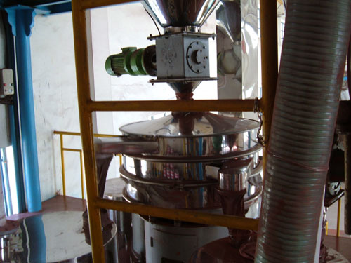 不銹鋼旋振篩在樹脂粉中的應(yīng)用